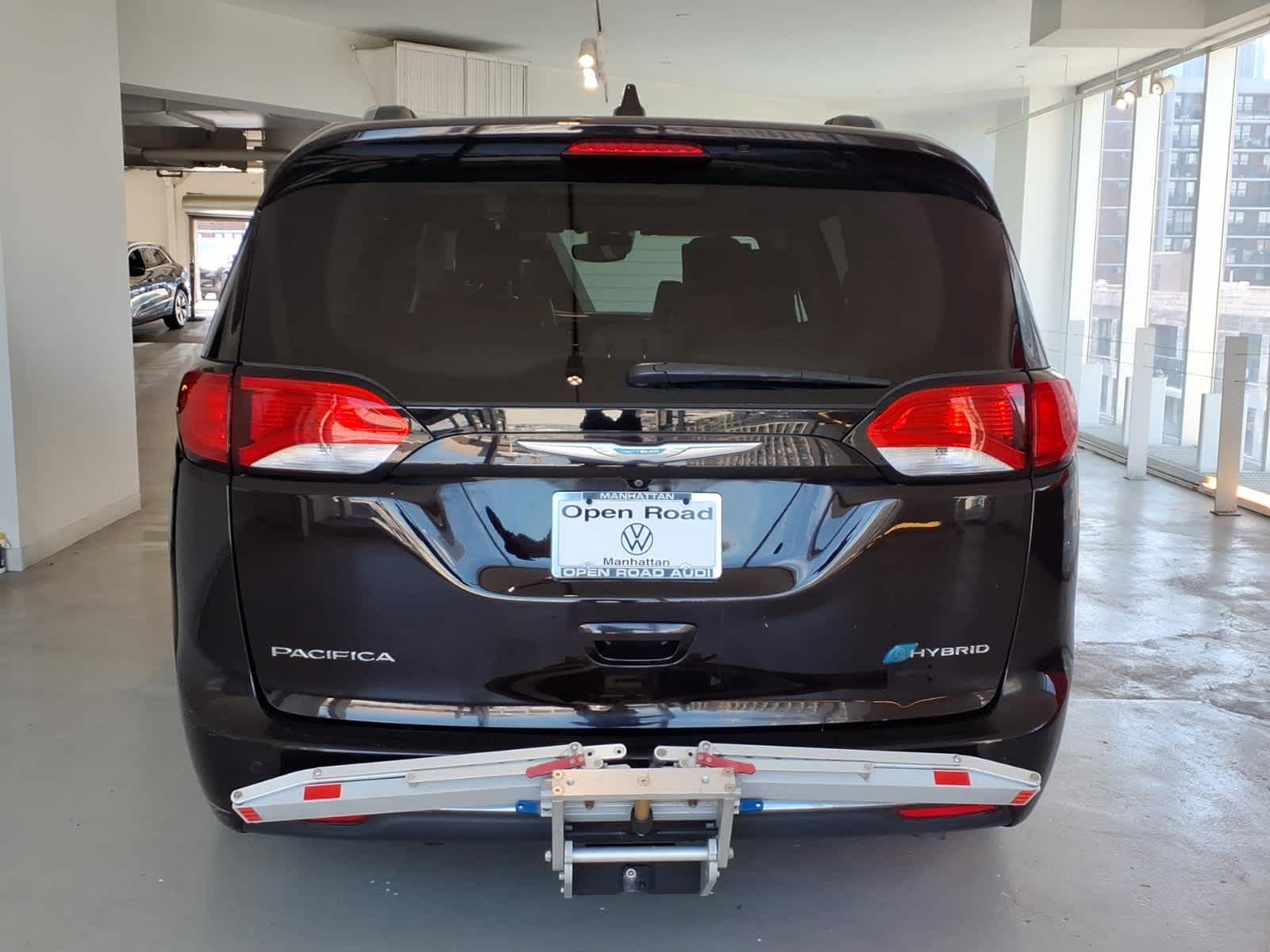2018 Chrysler Pacifica Hybrid Limited FWD