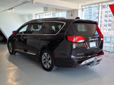 2018 Chrysler Pacifica Hybrid Limited FWD
