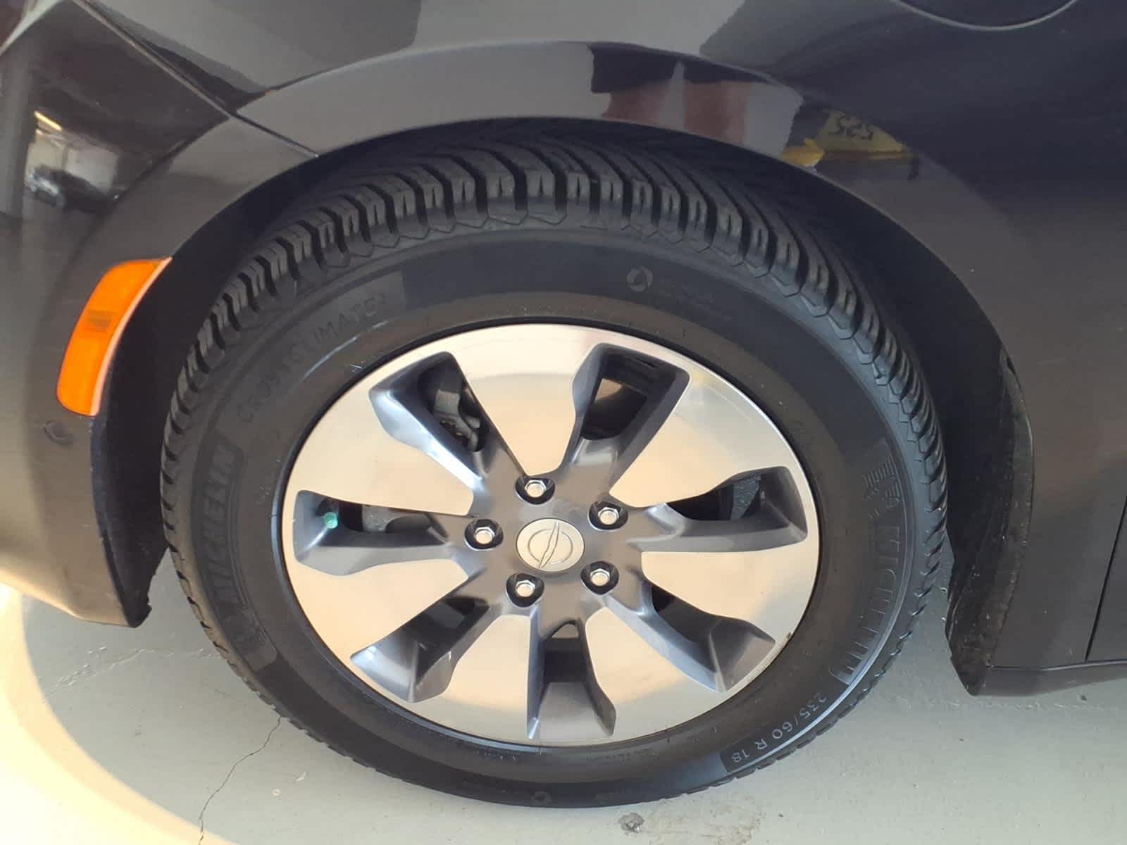 2018 Chrysler Pacifica Hybrid Limited FWD