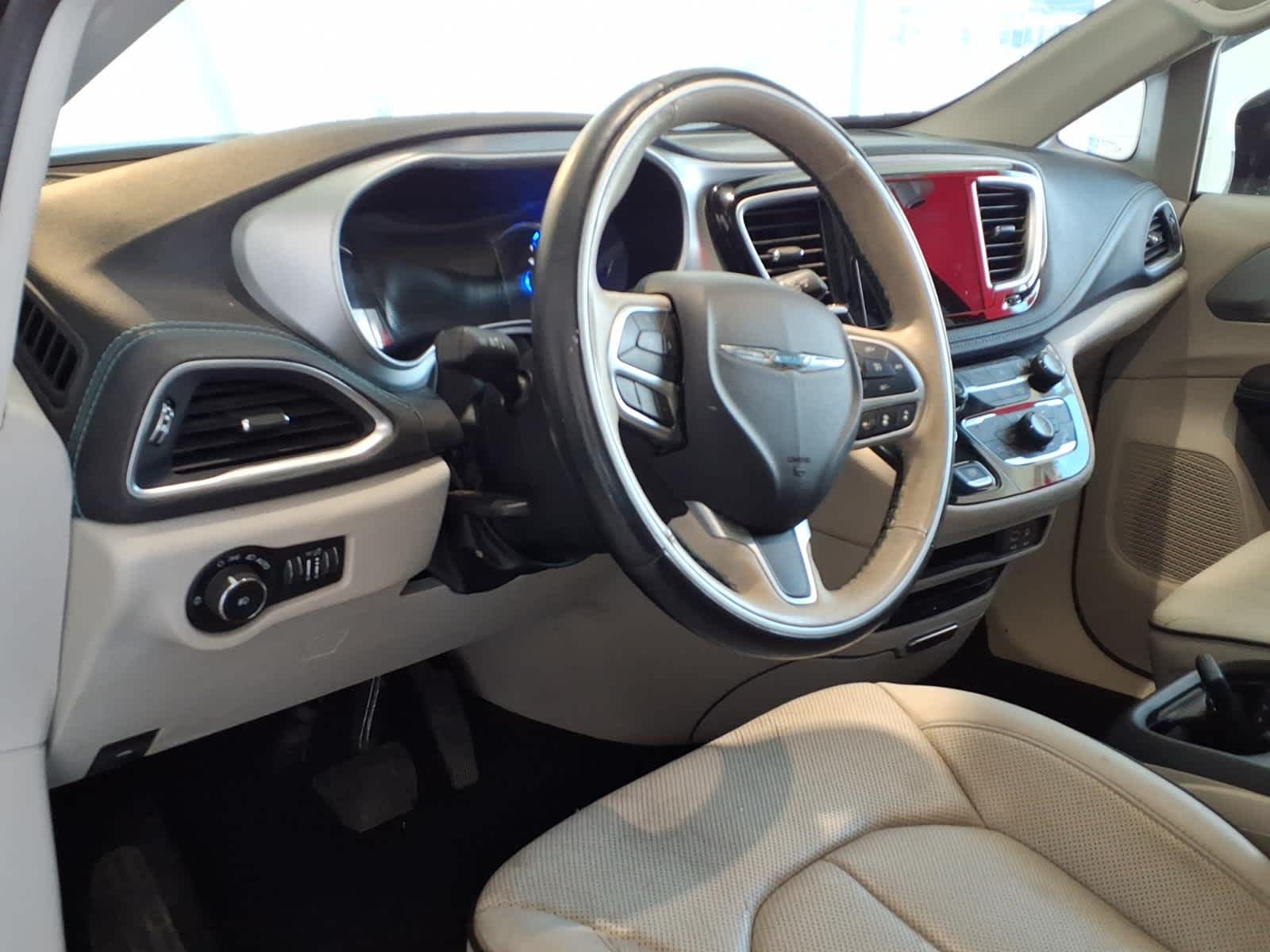 2018 Chrysler Pacifica Hybrid Limited FWD