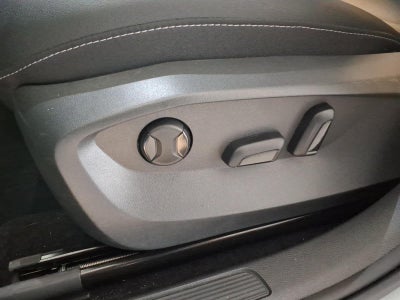2026 Volkswagen Taos SE Black 4MOTION
