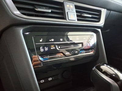 2026 Volkswagen Taos SE Black 4MOTION