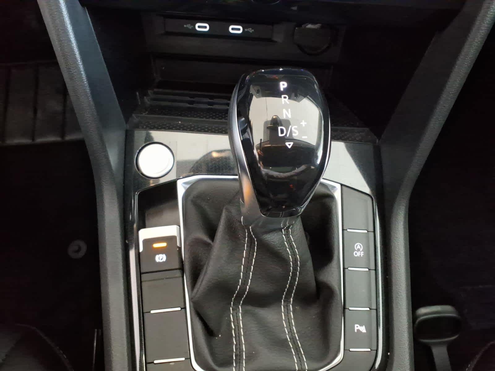 2026 Volkswagen Taos SE Black 4MOTION