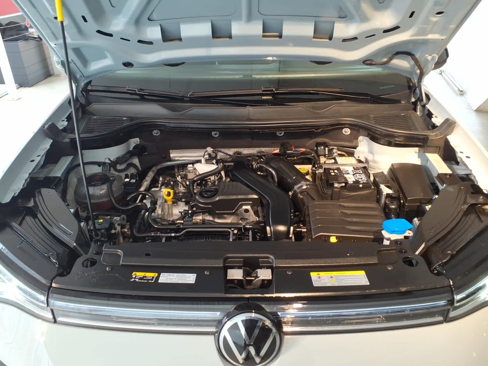 2026 Volkswagen Taos SE Black 4MOTION