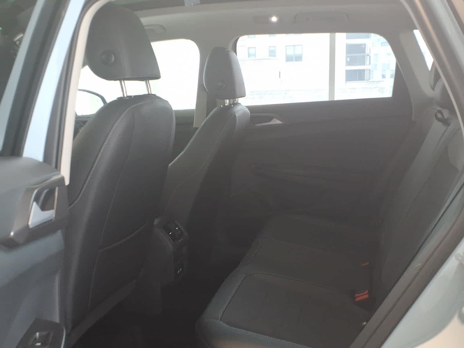 2026 Volkswagen Taos SE Black 4MOTION