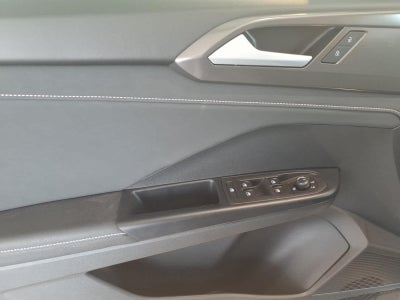 2026 Volkswagen Taos SE Black 4MOTION