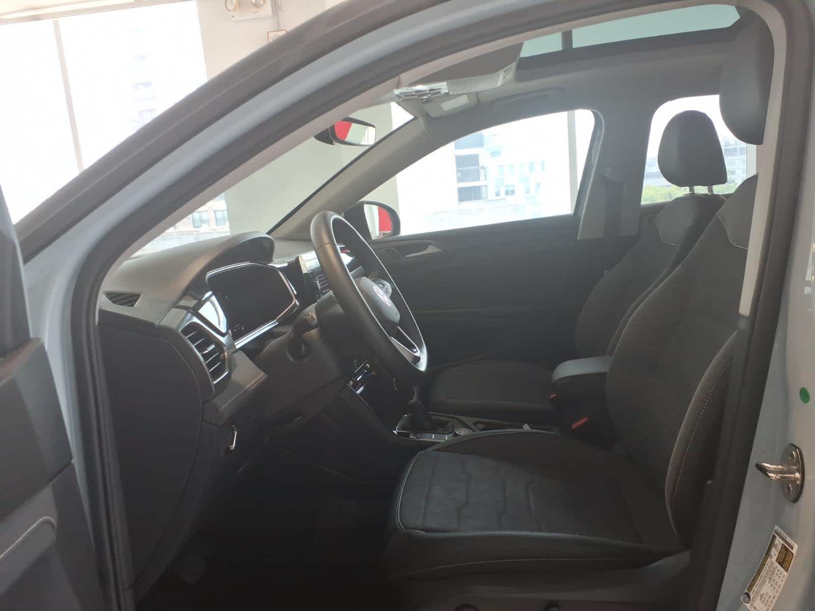 2026 Volkswagen Taos SE Black 4MOTION