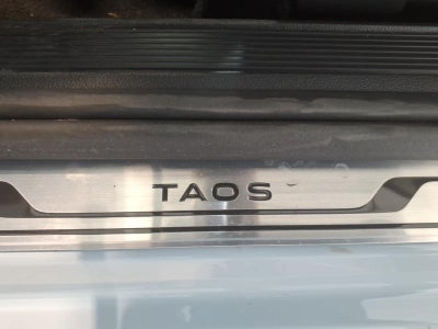 2026 Volkswagen Taos SE Black 4MOTION