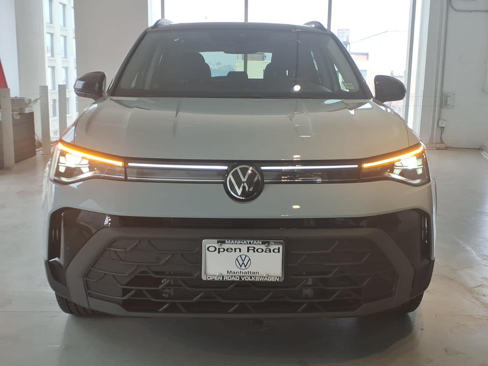 2026 Volkswagen Taos SE Black 4MOTION