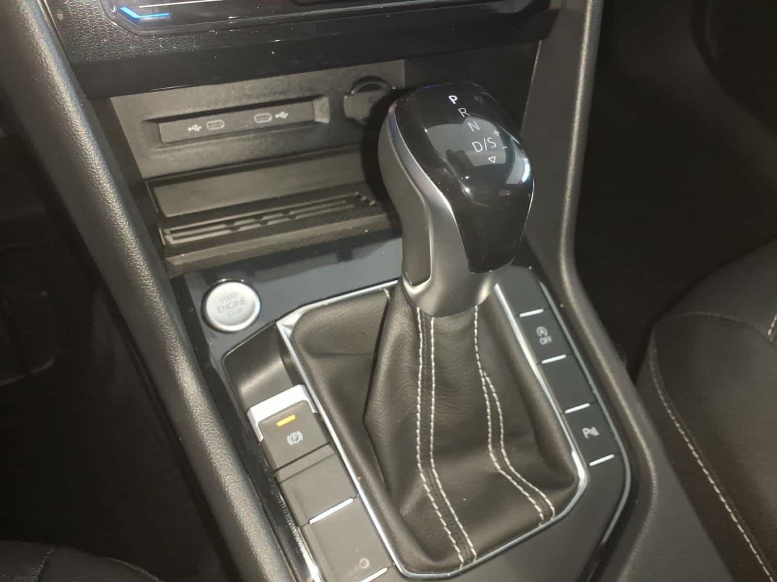 2026 Volkswagen Taos SE Black 4MOTION