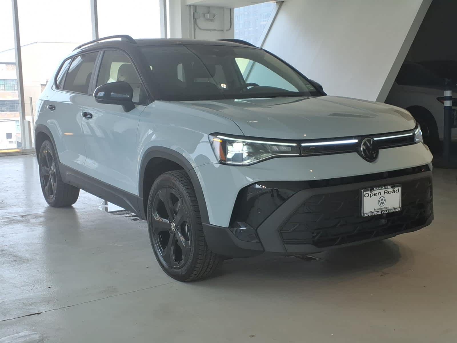 2026 Volkswagen Taos SE Black 4MOTION
