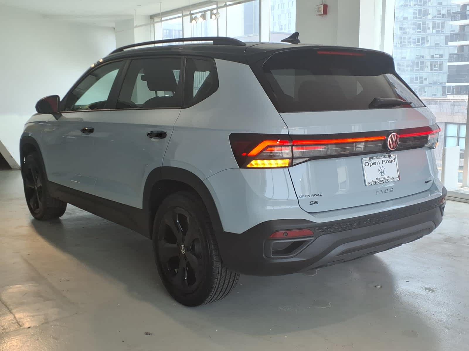 2026 Volkswagen Taos SE Black 4MOTION