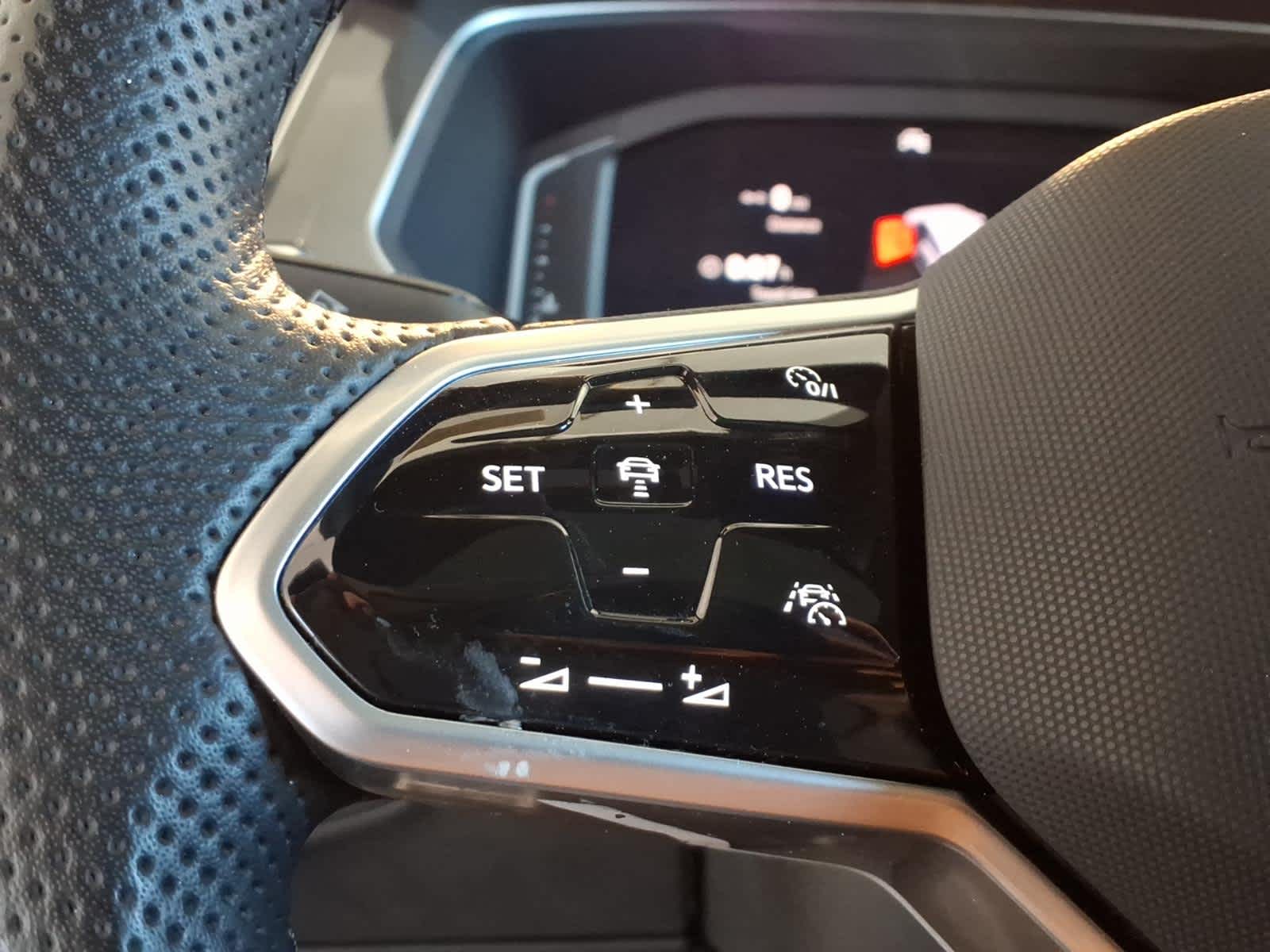 2023 Volkswagen Tiguan 2.0T SEL R-Line 4MOTION
