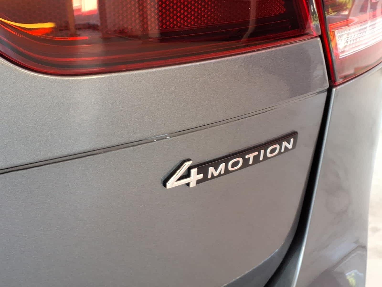 2023 Volkswagen Tiguan 2.0T SEL R-Line 4MOTION