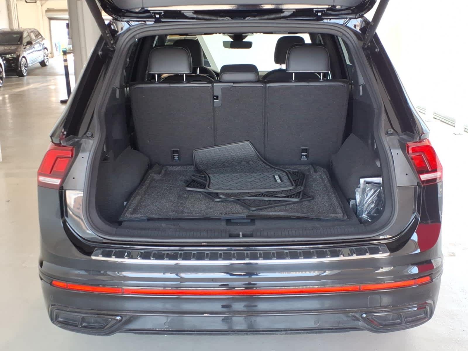 2024 Volkswagen Tiguan 2.0T SE R-Line Black 4MOTION