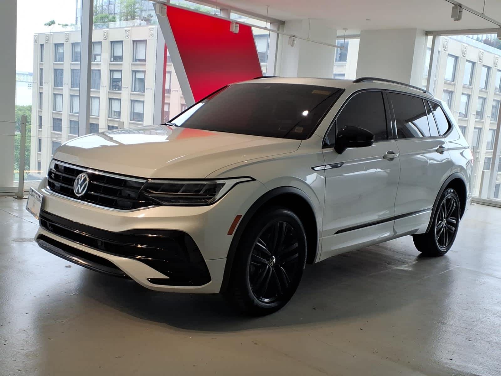 2022 Volkswagen Tiguan 2.0T SE R-Line Black 4MOTION