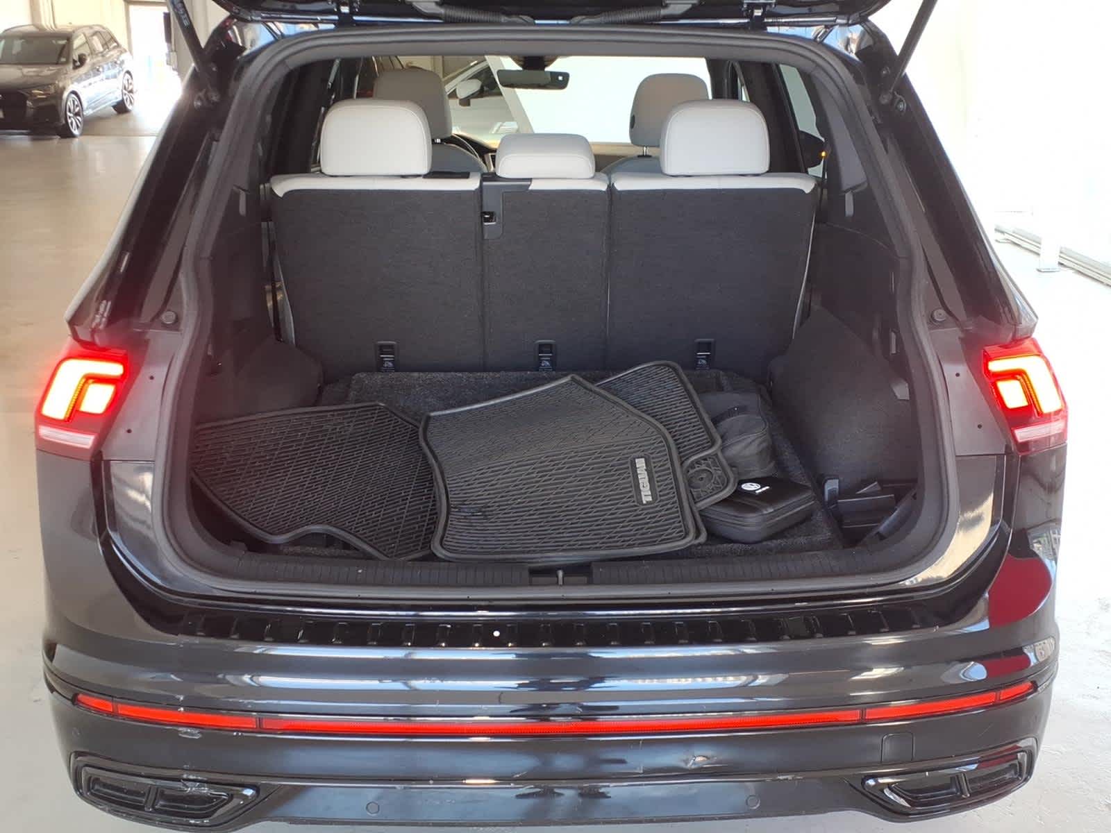 2023 Volkswagen Tiguan 2.0T SE R-Line Black 4MOTION