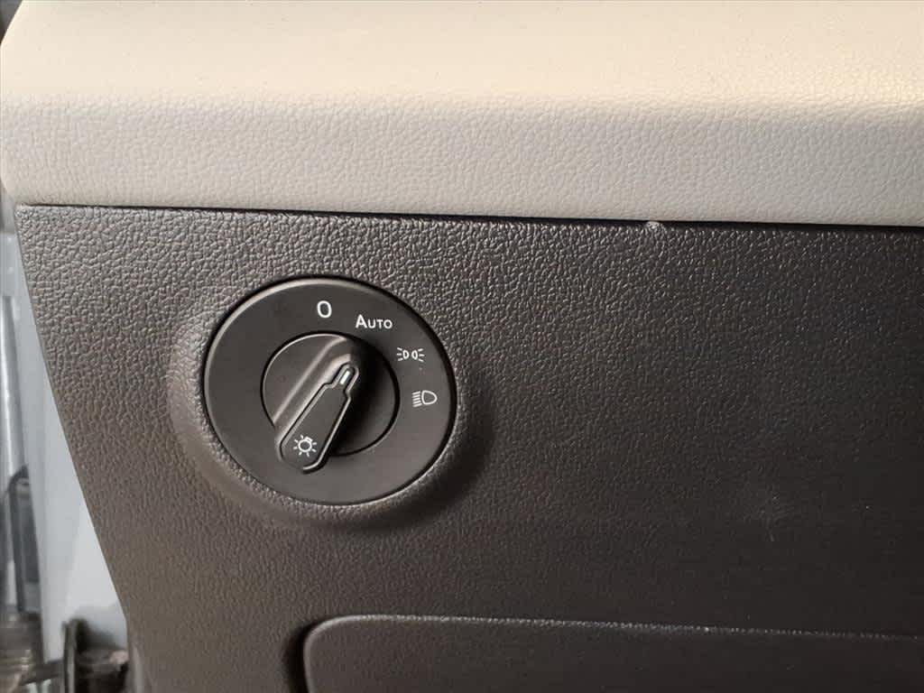 2023 Volkswagen Taos SE FWD