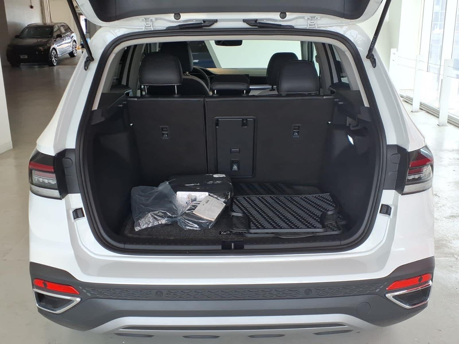 2026 Volkswagen Taos SE 4MOTION