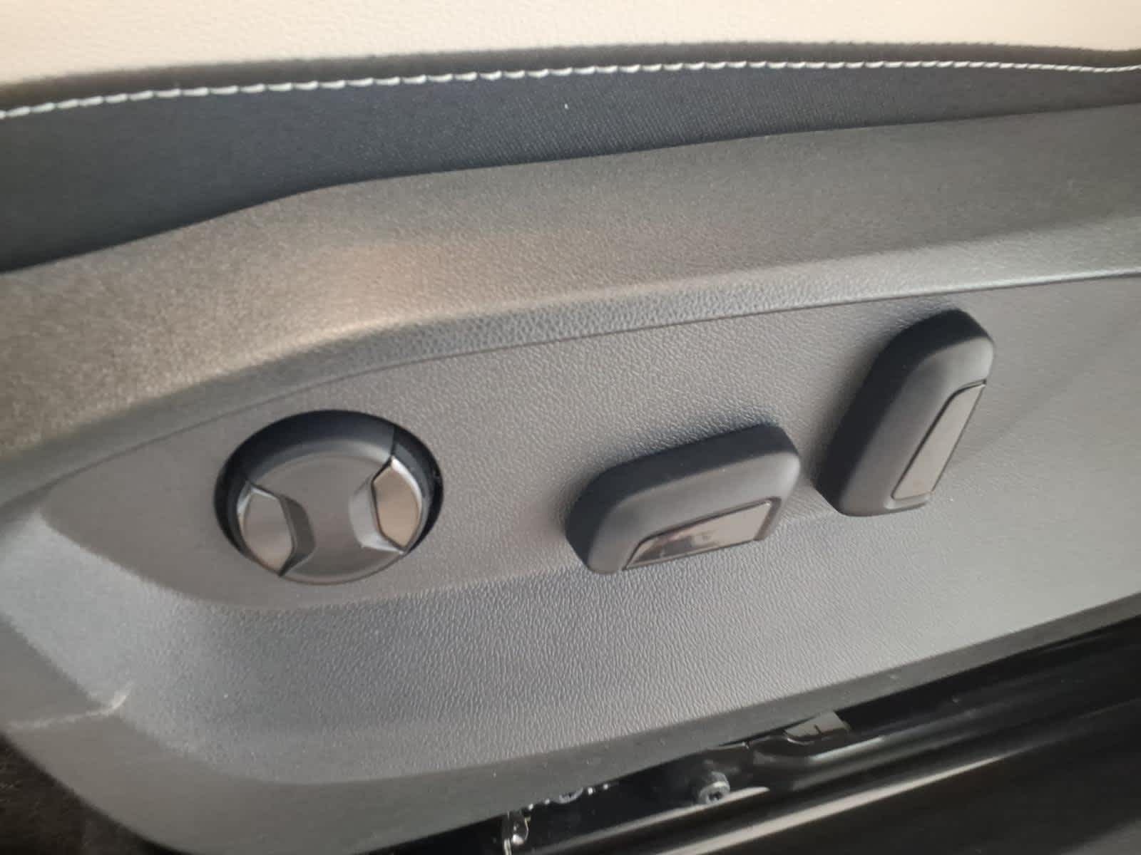 2026 Volkswagen Taos SE 4MOTION
