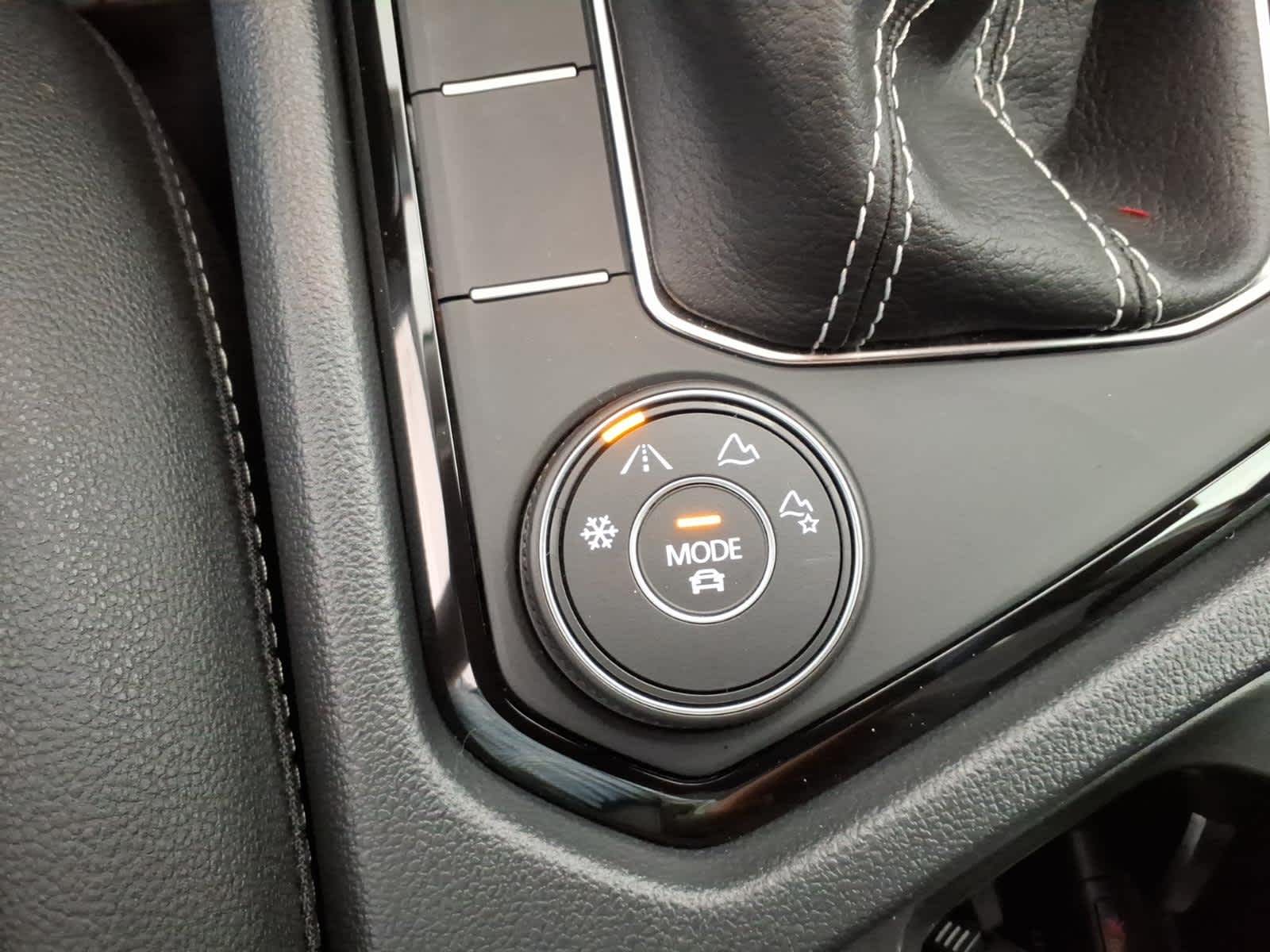 2024 Volkswagen Taos SE 4MOTION