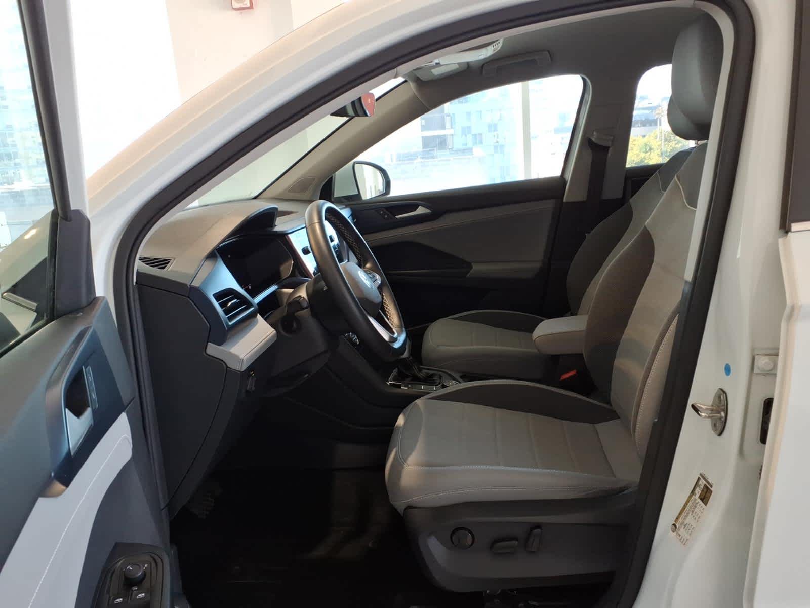 2024 Volkswagen Taos SE 4MOTION