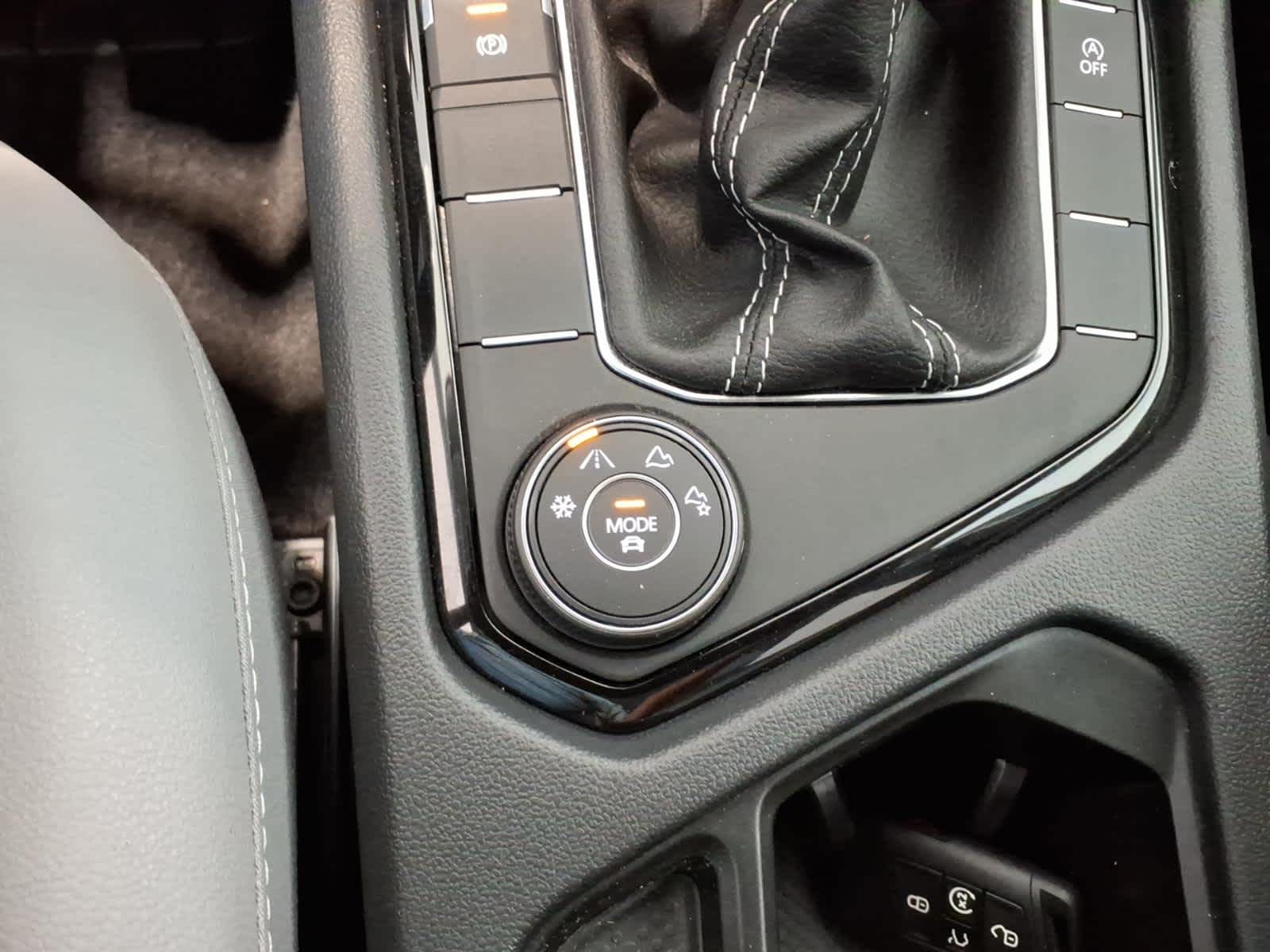 2024 Volkswagen Taos SE 4MOTION