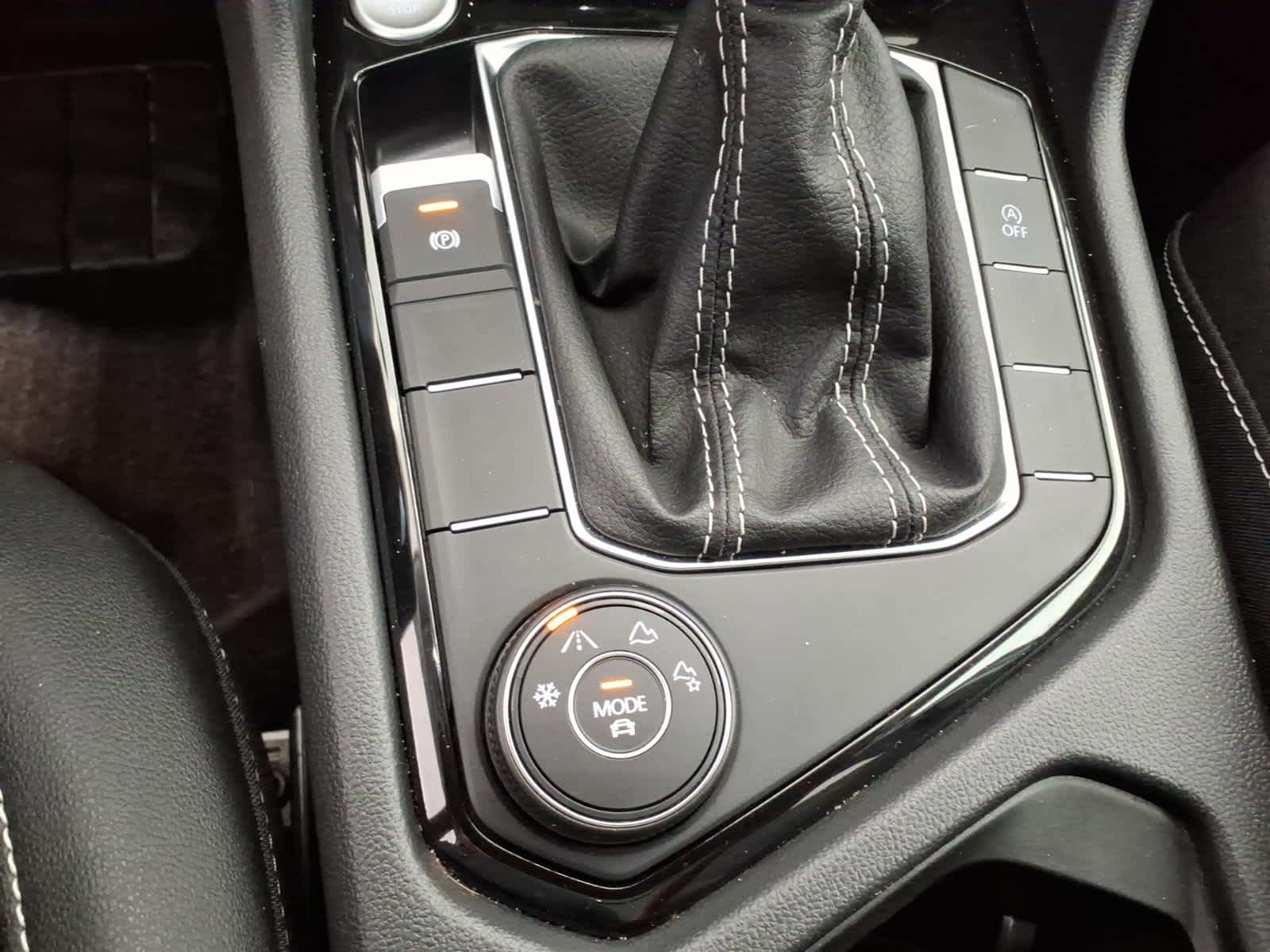 2024 Volkswagen Taos SE 4MOTION