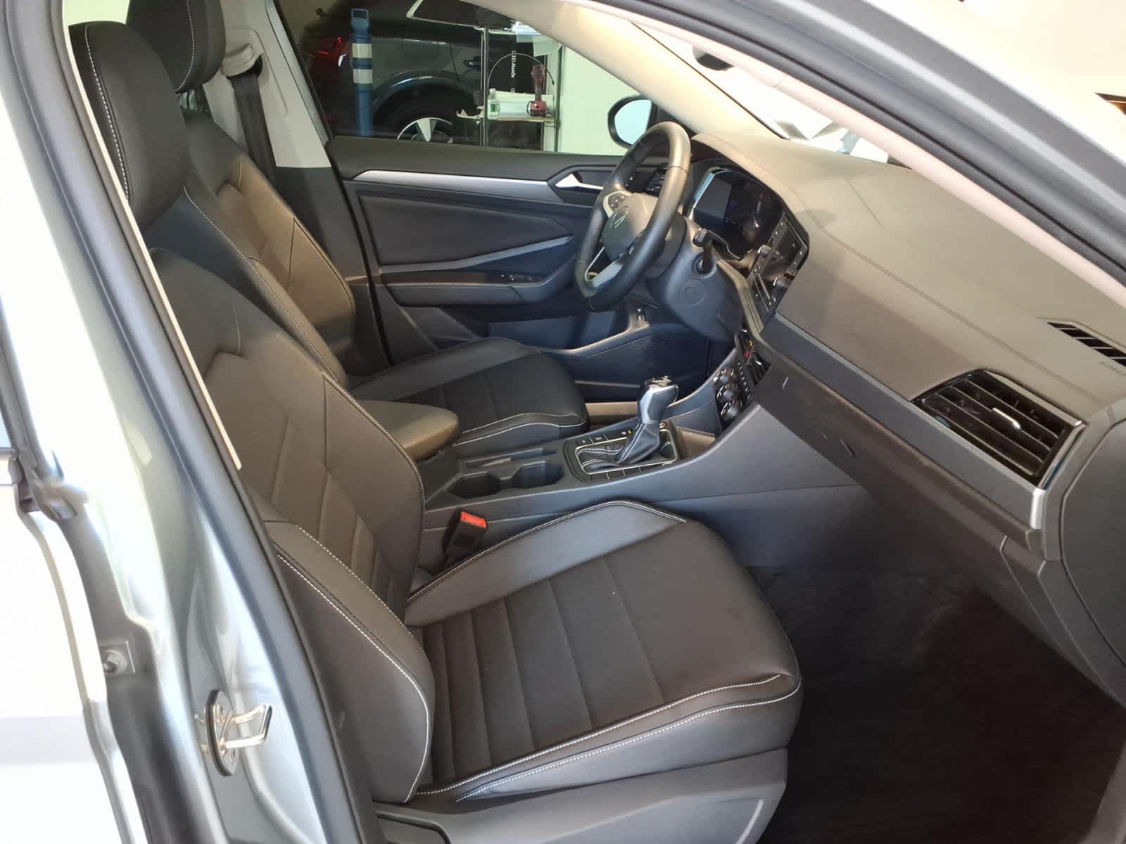 2023 Volkswagen Jetta SE Auto