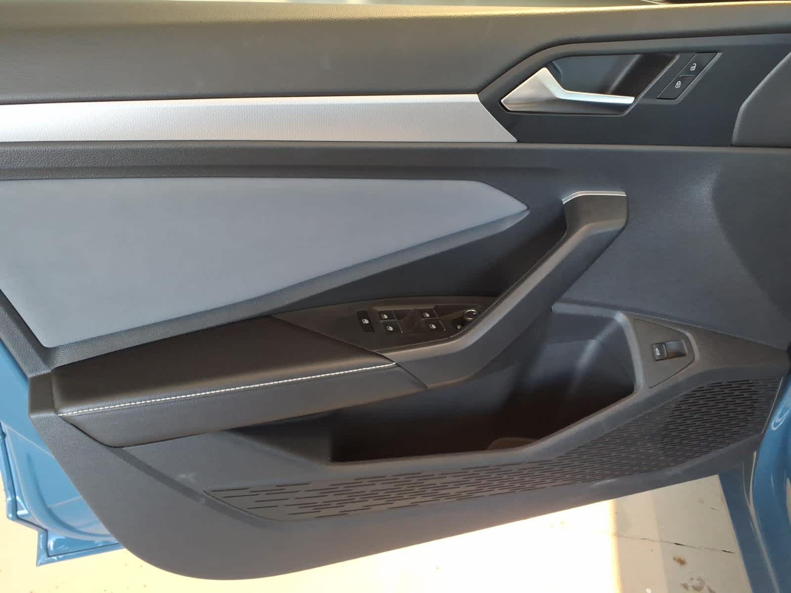2025 Volkswagen Jetta SE Auto