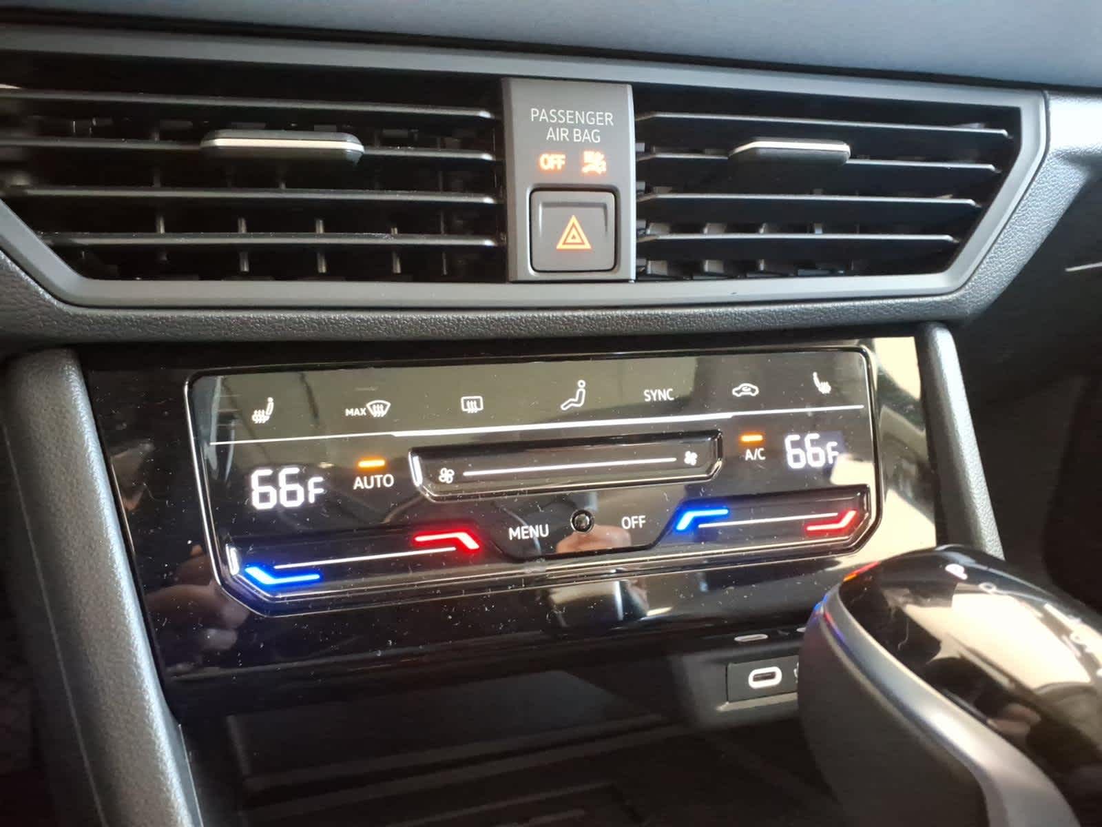 2025 Volkswagen Jetta SE Auto
