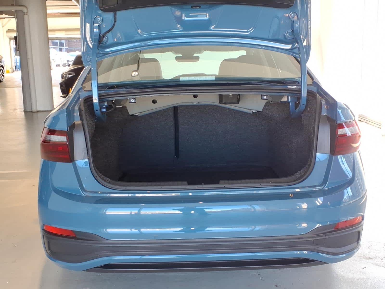 2025 Volkswagen Jetta SE Auto
