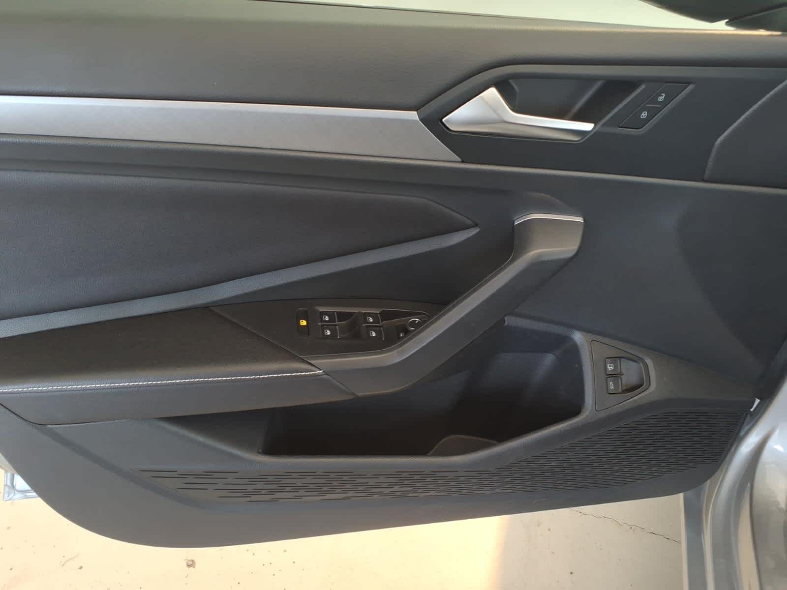 2023 Volkswagen Jetta SE Auto