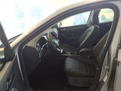 2023 Volkswagen Jetta SE Auto