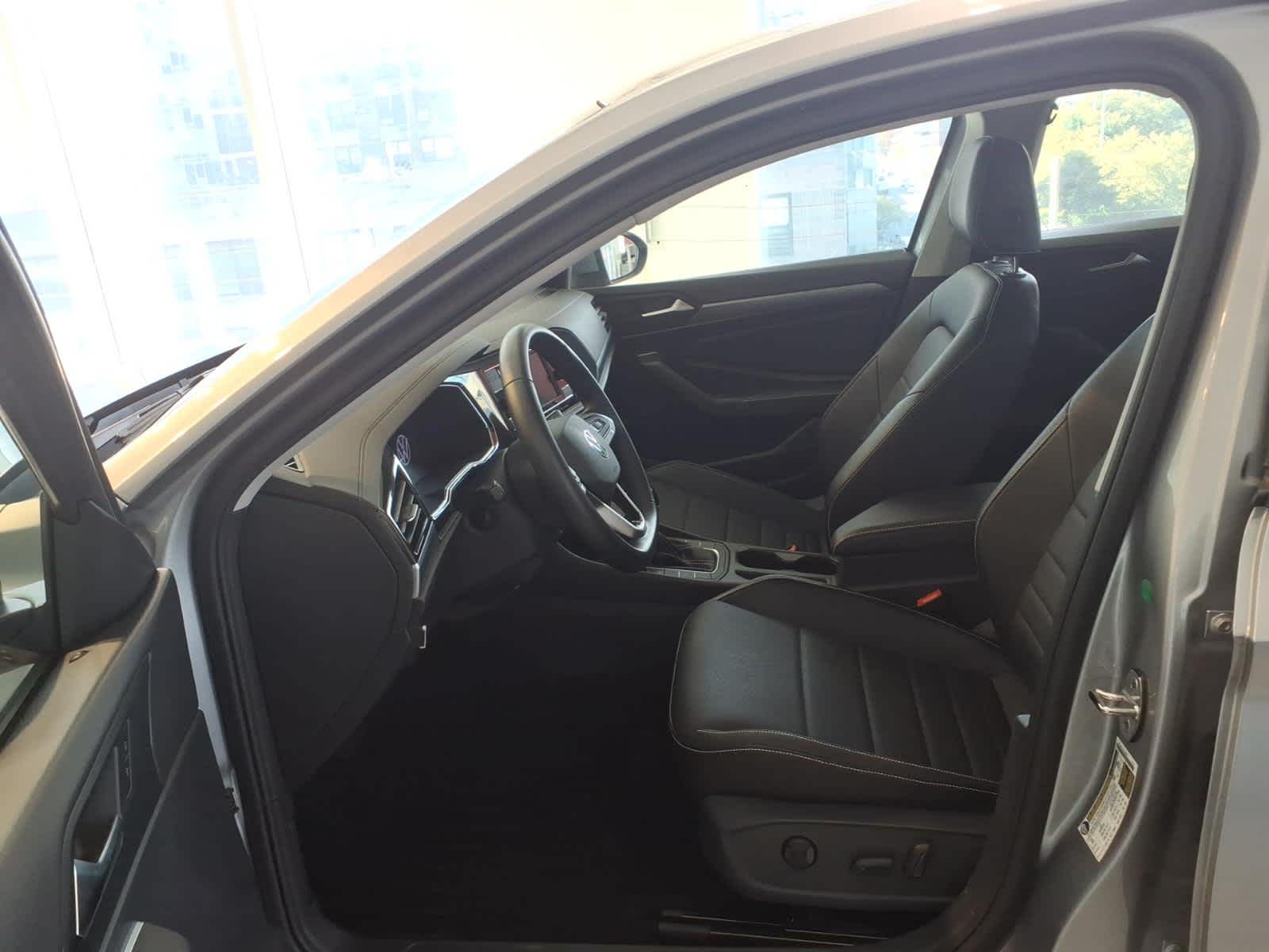 2023 Volkswagen Jetta SE Auto