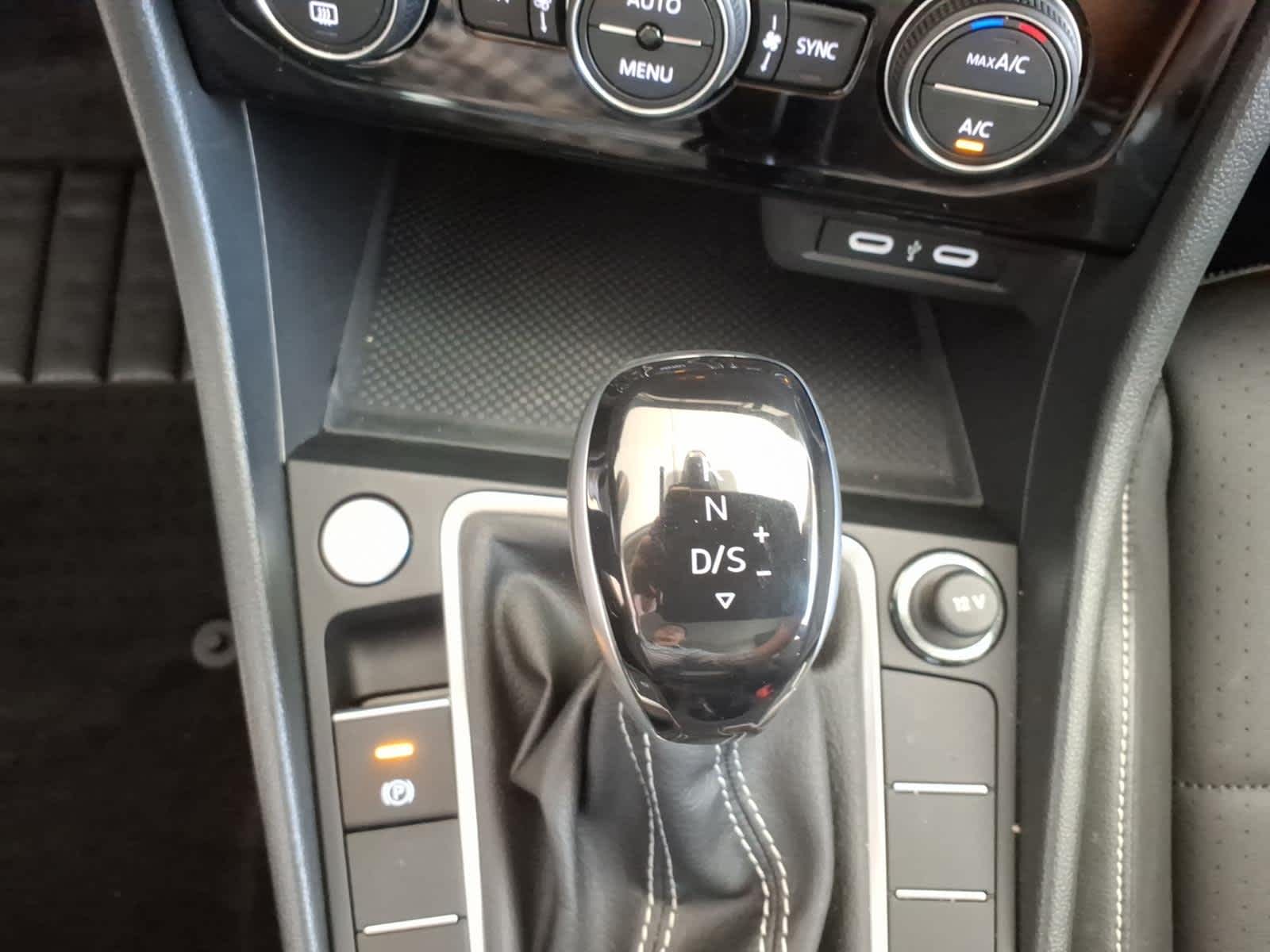 2023 Volkswagen Jetta SE Auto