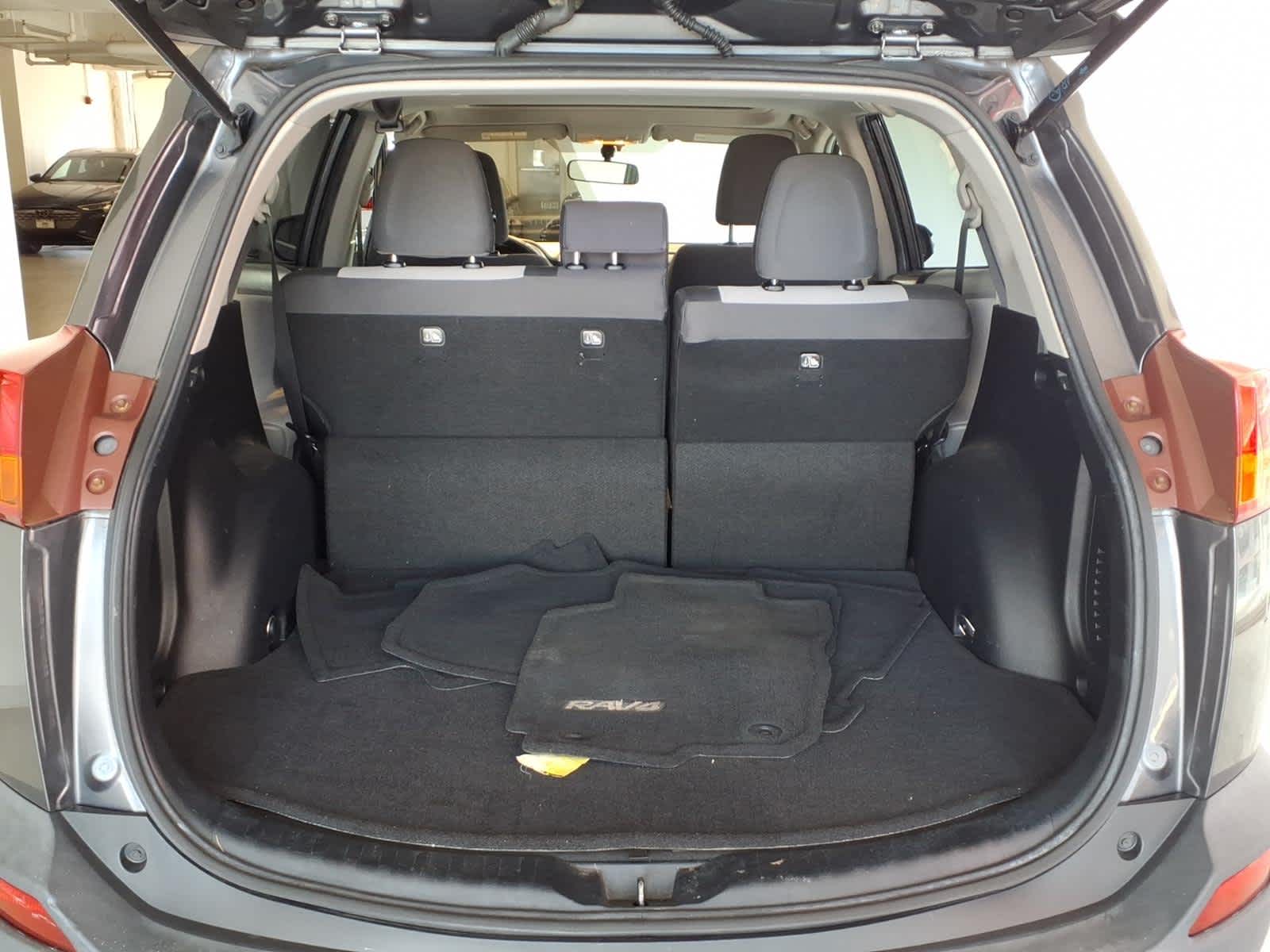2013 Toyota RAV4 AWD 4dr XLE