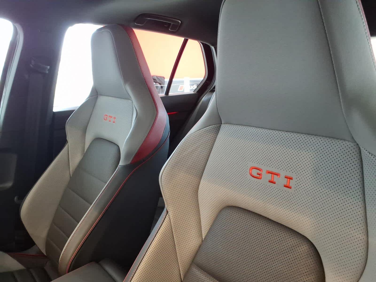 2024 Volkswagen Golf GTI 2.0T SE DSG