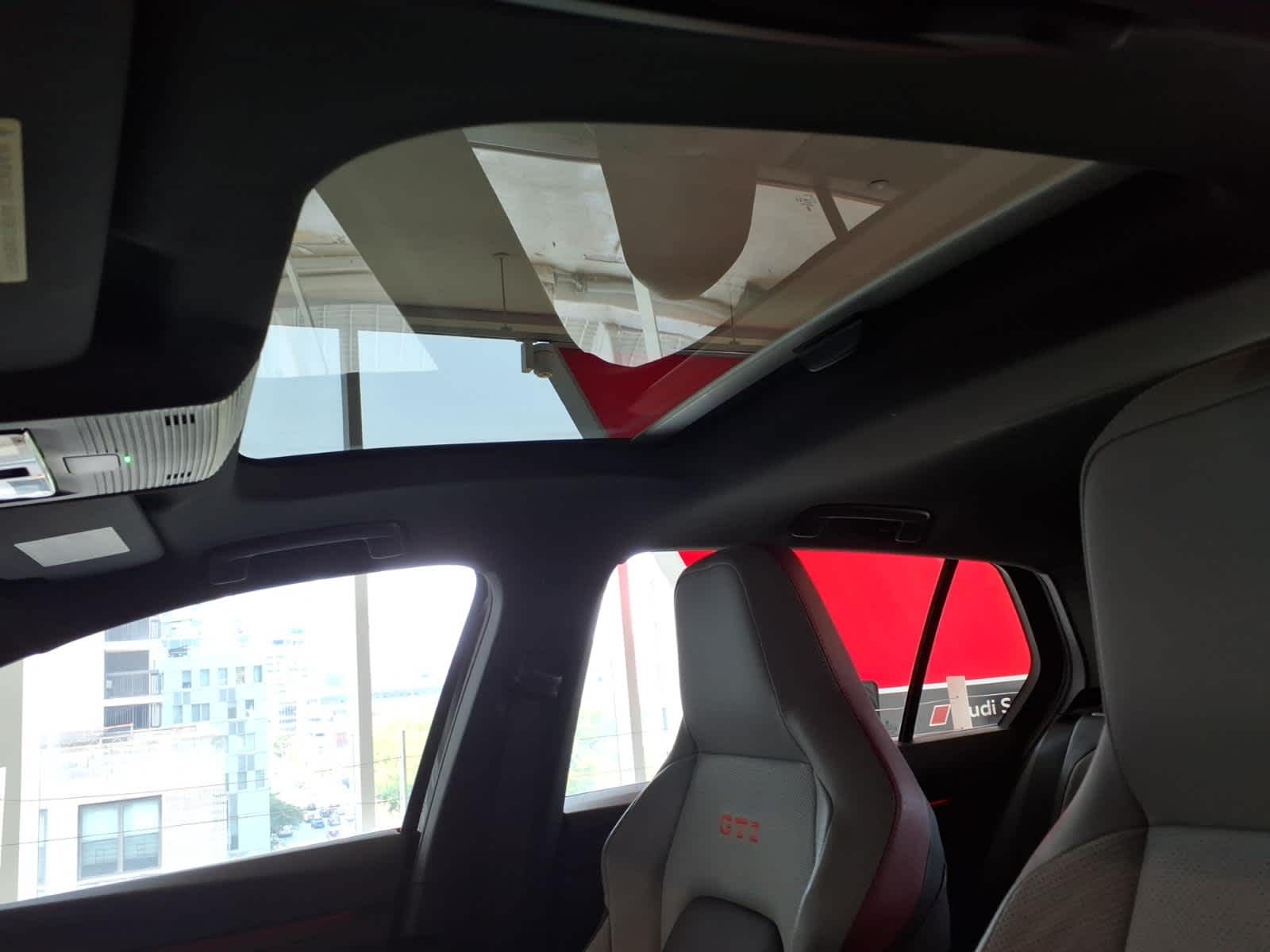 2024 Volkswagen Golf GTI 2.0T SE DSG