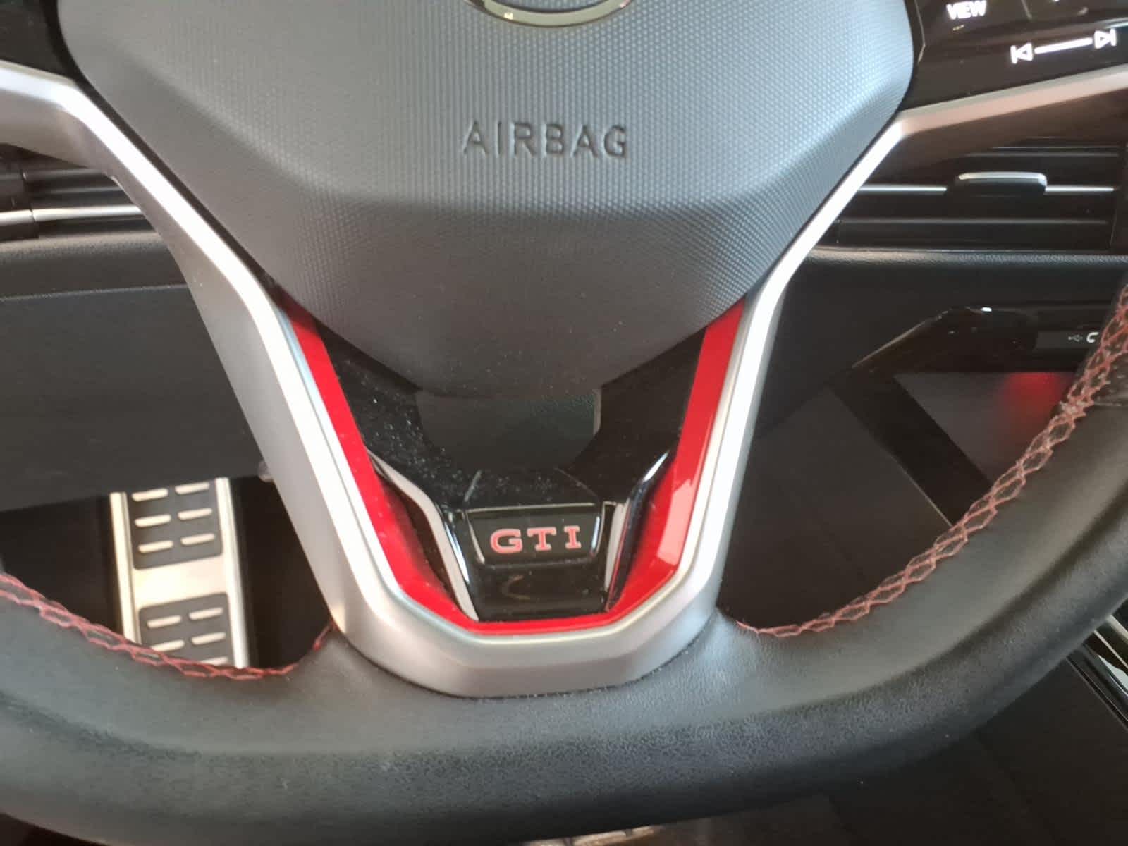 2024 Volkswagen Golf GTI 2.0T SE DSG