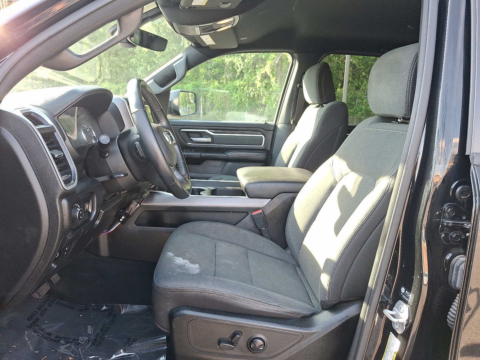 2022 RAM 1500 Big Horn 4x4 Crew Cab 57 Box