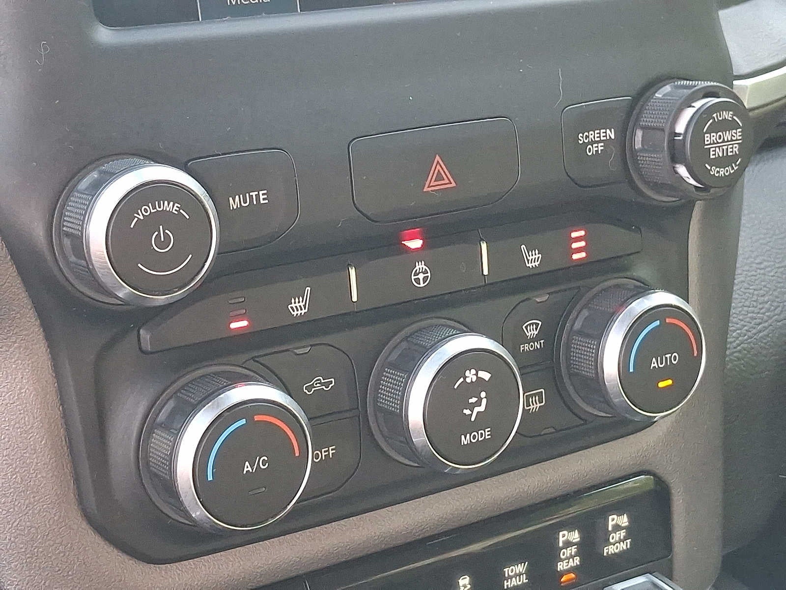 2022 RAM 1500 Big Horn 4x4 Crew Cab 57 Box