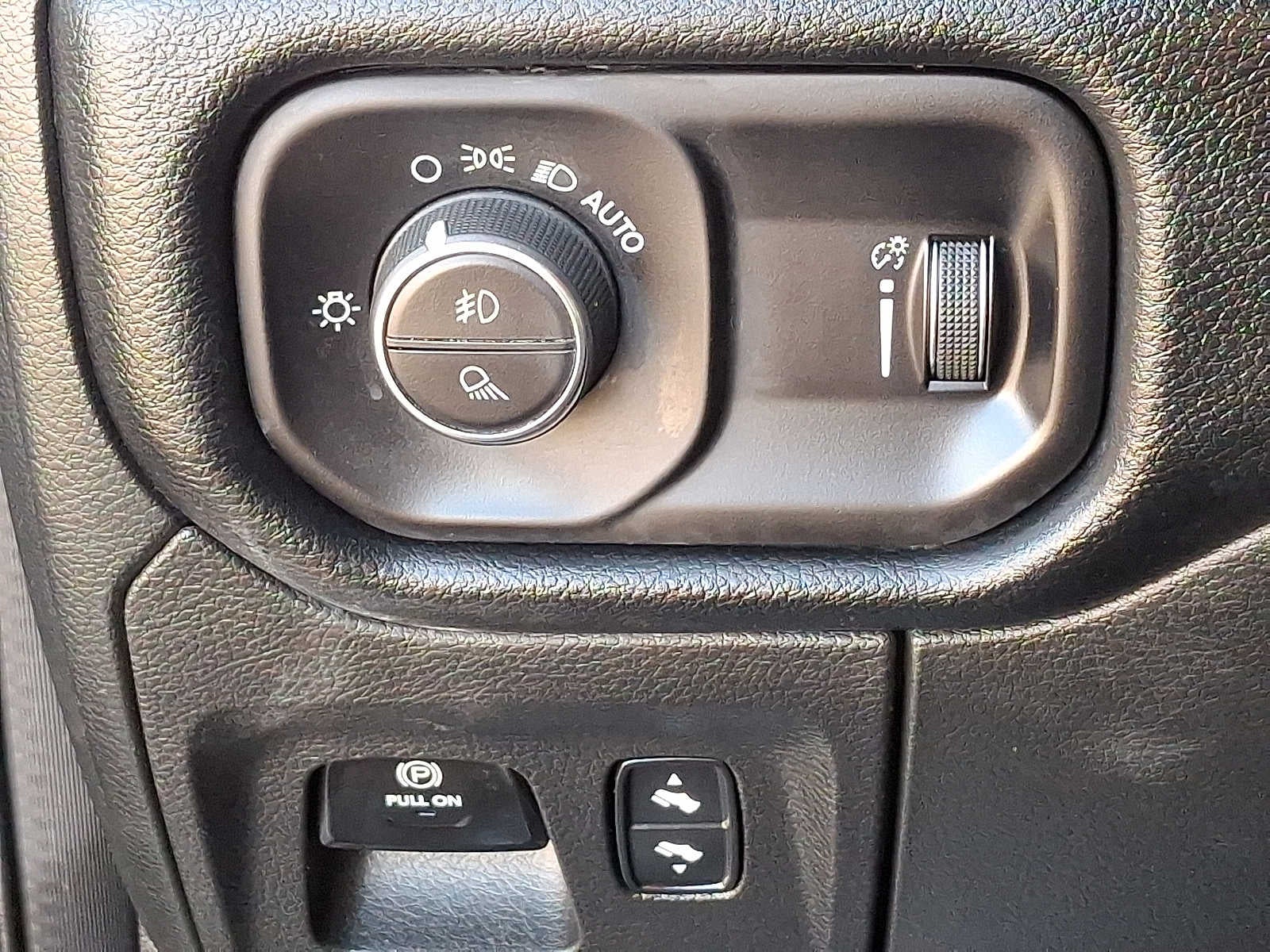 2022 RAM 1500 Big Horn 4x4 Crew Cab 57 Box