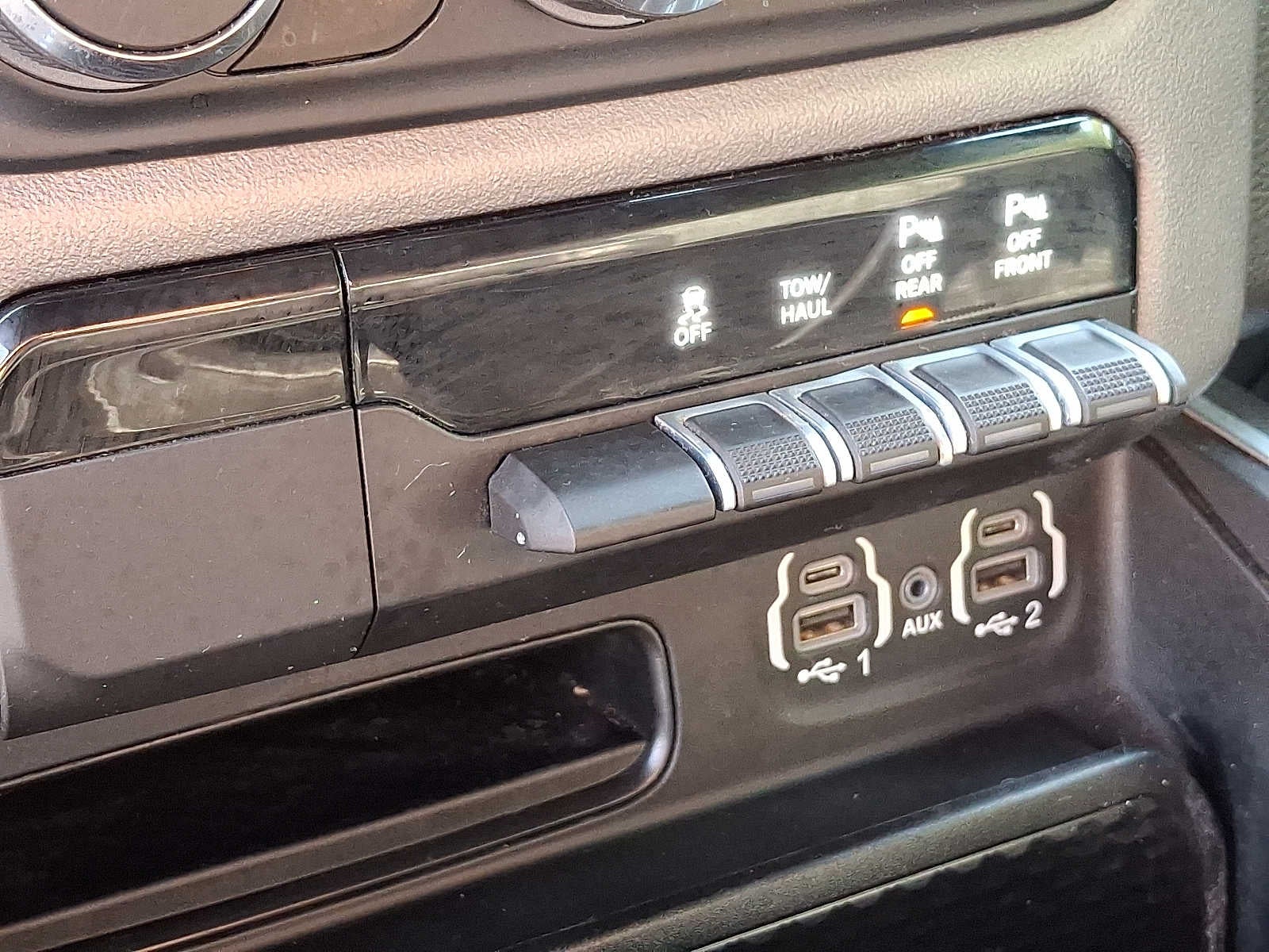 2022 RAM 1500 Big Horn 4x4 Crew Cab 57 Box