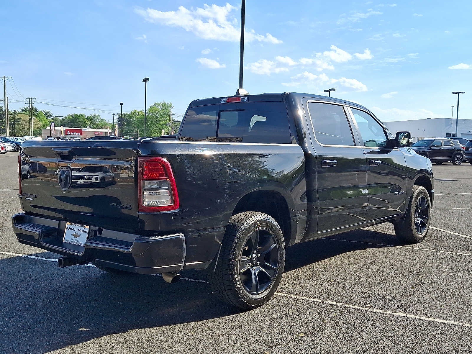 2022 RAM 1500 Big Horn 4x4 Crew Cab 57 Box