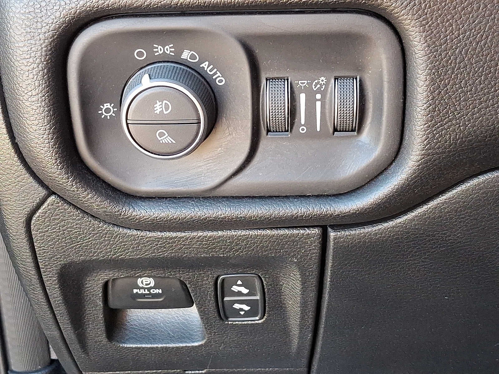 2025 RAM 1500 Big Horn 4x4 Crew Cab 57 Box