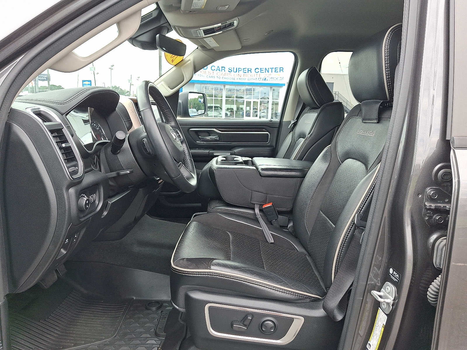 2022 RAM 1500 Laramie 4x4 Crew Cab 57 Box