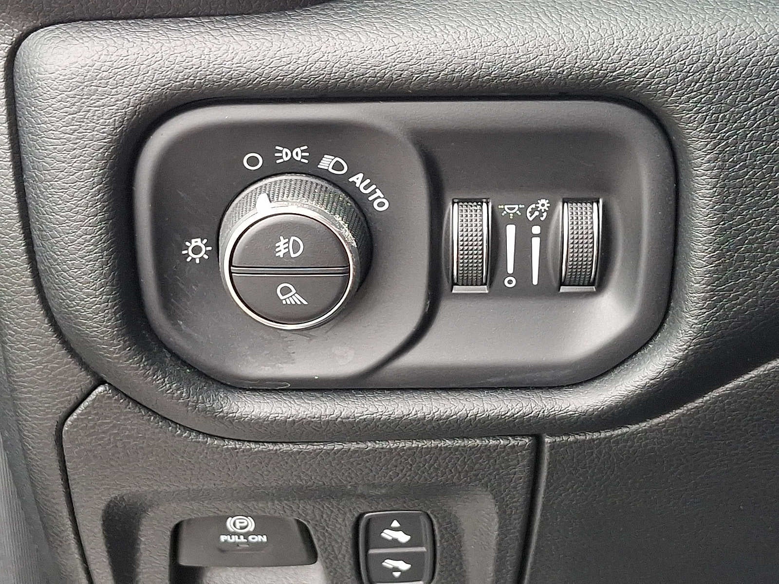 2022 RAM 1500 Laramie 4x4 Crew Cab 57 Box