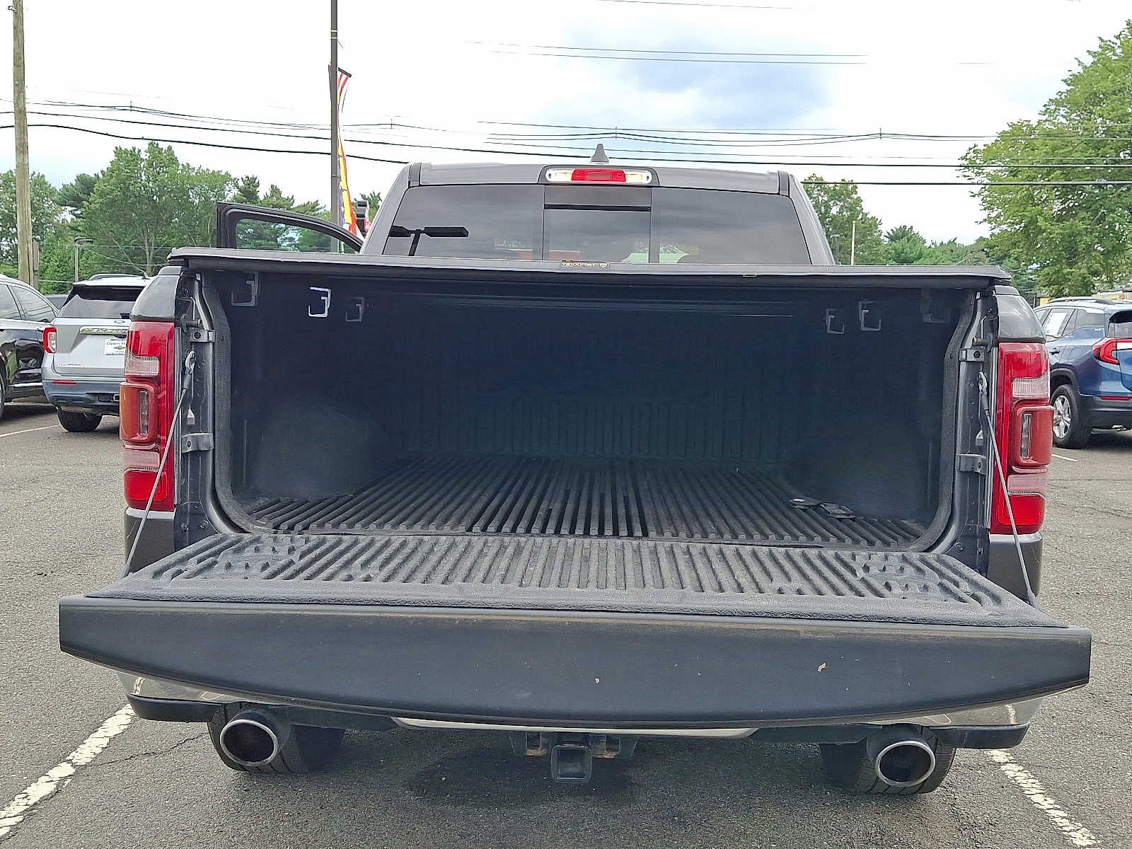 2022 RAM 1500 Laramie 4x4 Crew Cab 57 Box