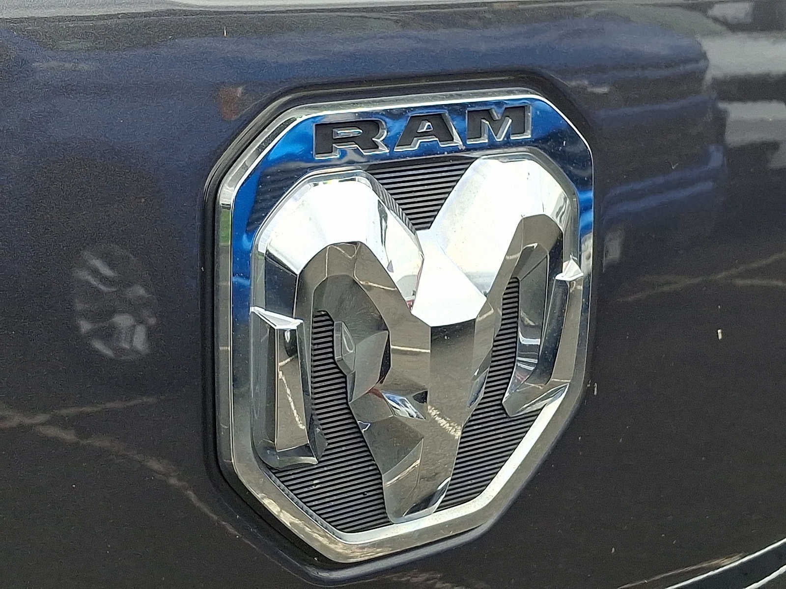 2022 RAM 1500 Laramie 4x4 Crew Cab 57 Box